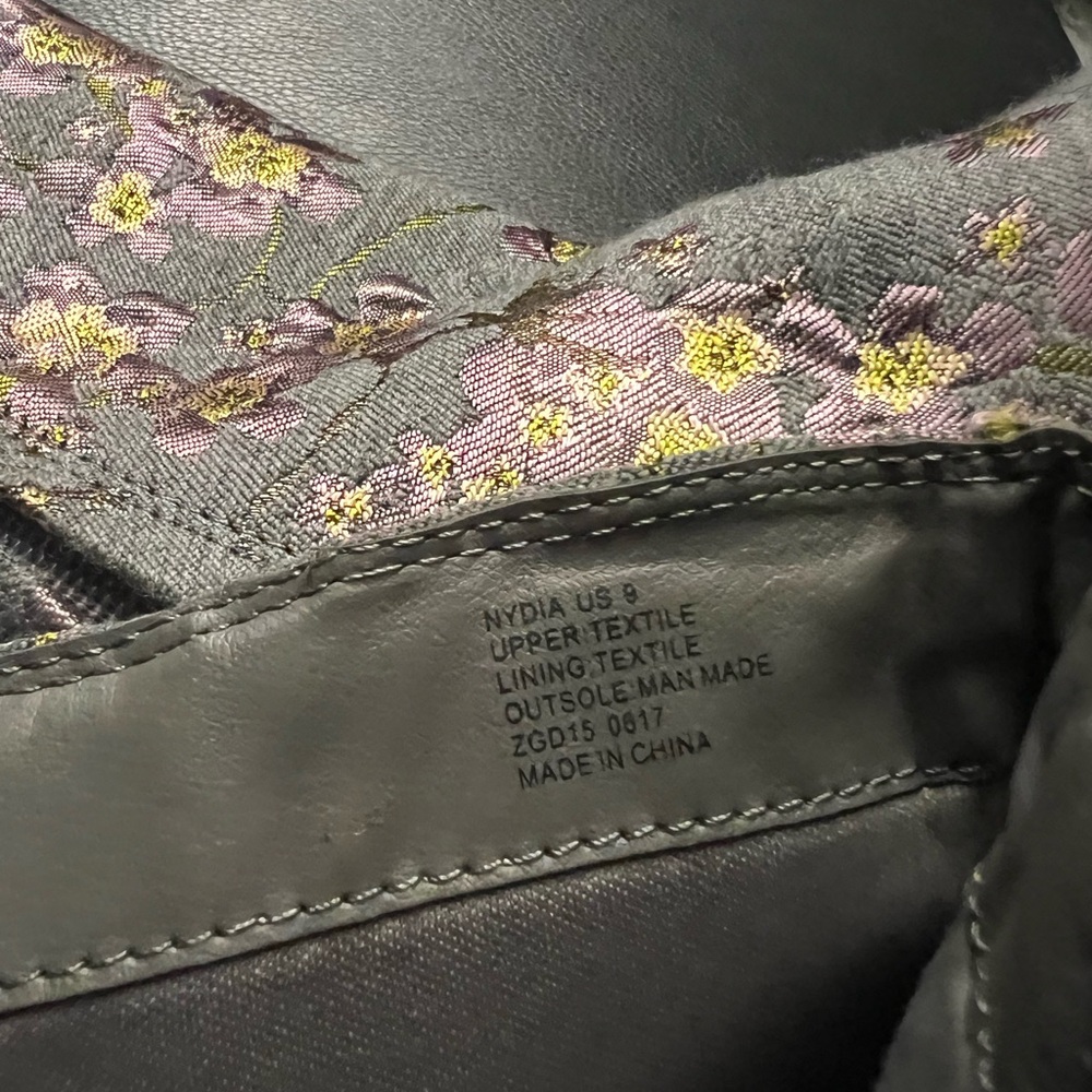 Unique booties size 9 like new floral grey - Picture 8 of 8